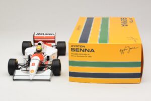 McLaren MP4/8 Ford #8 A. Senna Winner European GP 1993 Minichamps 1:18 540931818 Kov – obrázek 3 z 7