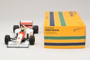 McLaren MP4/8 Ford #8 A. Senna Winner Japanese GP 1993 Minichamps 1:18 540931878 Kov – obrázek 3 z 7