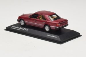 Mercedes 230E W124 Červená Metalíza Minichamps 1:43 400037001 Kov – obrázek 3 z 4
