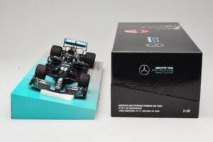 Mercedes AMG Petronas W11 EQ Performance #44 L. Hamilton 91st F1 Win Eifel GP 2020 Minichamps 1:18 113201144 Kov – obrázek 6 z 6