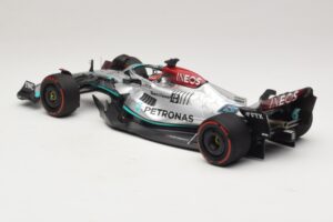 Mercedes AMG Petronas W13 E Performance #63 G. Russell Spanish GP 2022 Minichamps 1:18 110220063 Kov – obrázek 5 z 7