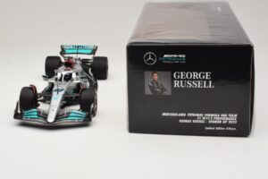 Mercedes AMG Petronas W13 E Performance #63 G. Russell Spanish GP 2022 Minichamps 1:18 110220063 Kov – obrázek 7 z 7