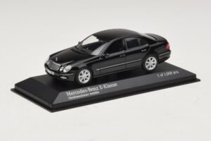 Mercedes E-Class W211 Černá Metalíza Minichamps 1:43 400036001 Kov – obrázek 2 z 4