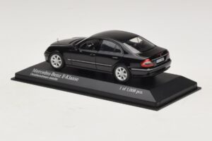 Mercedes E-Class W211 Černá Metalíza Minichamps 1:43 400036001 Kov – obrázek 3 z 4