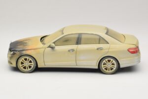Mercedes E-Class W212 Spálený Dubaj Umělecké Auto Minichamps 1:18 MB008 Kov – obrázek 3 z 6