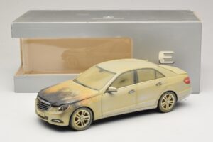 Mercedes E-Class W212 Spálený Dubaj Umělecké Auto Minichamps 1:18 MB008 Kov – obrázek 6 z 6