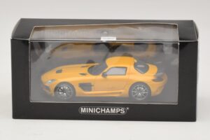 Mercedes SLS AMG C197 Black Series Zlatá Minichamps 1:43 437033022 Kov – obrázek 4 z 4