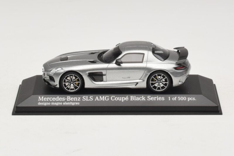 Mercedes SLS AMG C197 Black Series Šedá Metalíza Minichamps 1:43 Mercedes SLS AMG C197 Black Series Šedá Metalíza Minichamps 1:43 437033024 Kov