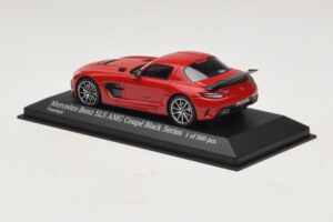 Mercedes SLS AMG C197 Black Series Červený Minichamps 1:43 437033021 Kov – obrázek 3 z 4