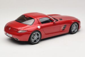 Mercedes SLS AMG C197 Červená Metalíza Minichamps 1:18 100039020 Kov – obrázek 3 z 8