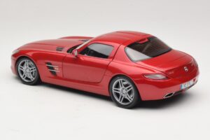 Mercedes SLS AMG C197 Červená Metalíza Minichamps 1:18 100039020 Kov – obrázek 7 z 8
