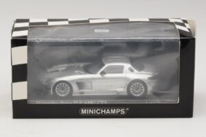 Mercedes SLS AMG GT3 Stříbrná Minichamps 1:43 410113202 Kov – obrázek 4 z 4
