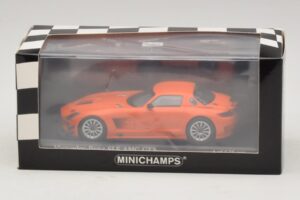 Mercedes SLS AMG GT3 Street Orange Minichamps 1:43 410113204 Kov – obrázek 4 z 4