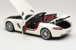 Mercedes SLS AMG Roadster Mystic White II Minichamps 1:18 B66960079 Kov – obrázek 6 z 9