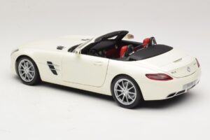 Mercedes SLS AMG Roadster Mystic White II Minichamps 1:18 B66960079 Kov – obrázek 7 z 9