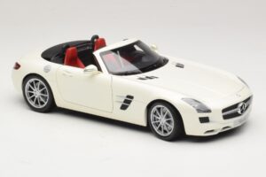 Mercedes SLS AMG Roadster Mystic White II Minichamps 1:18 B66960079 Kov – obrázek 8 z 9