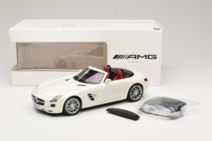 Mercedes SLS AMG Roadster Mystic White II Minichamps 1:18 B66960079 Kov – obrázek 9 z 9