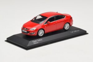 Opel Astra J Červený Minichamps 1:43 410042001 Kov – obrázek 2 z 4