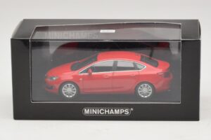 Opel Astra J Červený Minichamps 1:43 410042001 Kov – obrázek 4 z 4