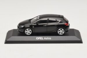 Opel Astra J Černý Minichamps 1:43 ASTRA006 Kov