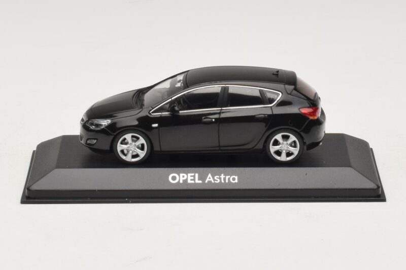 Opel Astra J Černý Minichamps 1:43 ASTRA006 Kov