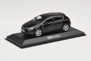 Opel Astra J Černý Minichamps 1:43 ASTRA006 Kov – obrázek 2 z 4