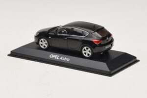 Opel Astra J Černý Minichamps 1:43 ASTRA006 Kov – obrázek 3 z 4