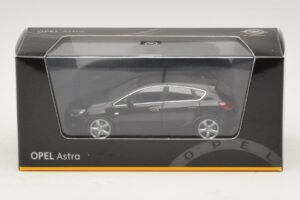 Opel Astra J Černý Minichamps 1:43 ASTRA006 Kov – obrázek 4 z 4