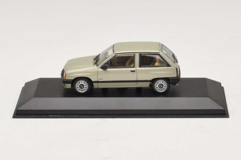 Opel Corsa A Světle Zelený Metalický Minichamps 1:43 CORSA001 Kov