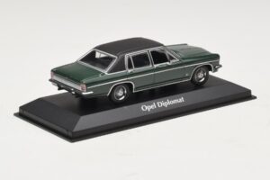 Opel Diplomat B Tmavě Zelený Maxichamps 1:43 940046070 Kov – obrázek 2 z 4