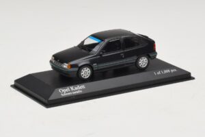 Opel Kadett E Black Metallic Minichamps 1:43 400045901 Kov – obrázek 2 z 4