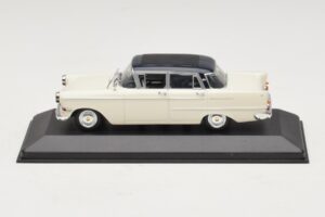 Opel Kapitan A Bílý Minichamps 1:43 400048000 Kov