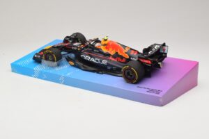 Oracle Red Bull Racing RB18 #11 S. Perez Miami GP 2022 Minichamps 1:18 113220511 Kov – obrázek 5 z 7