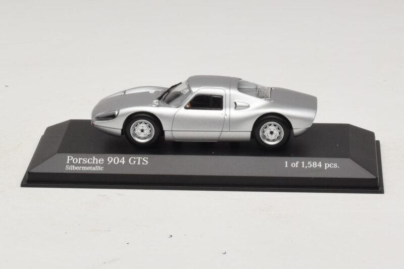 Porsche 904 GTS Stříbrný Minichamps 1:43 Porsche 904 GTS Stříbrný Minichamps 1:43 400065721 Kov