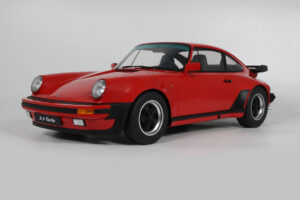 Porsche 911 930 Turbo 3.3 India Red GT Spirit 1:8 GTS802301 Pryskyřice – obrázek 2 z 2
