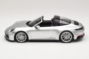 Porsche 911 992 Targa 4 GTS Stříbrný Minichamps 1:18 WAP0211460RTRG Kov – obrázek 3 z 6