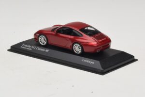 Porsche 911 997 Carrera 4S Red Metallic Minichamps 1:43 400066422 Kov – obrázek 3 z 4