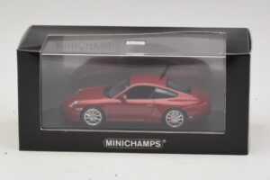 Porsche 911 997 Carrera 4S Red Metallic Minichamps 1:43 400066422 Kov – obrázek 4 z 4