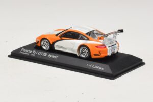 Porsche 911 997 GT3 R Hybrid Presentation 2010 Minichamps 1:43 410108900 Kov – obrázek 3 z 4