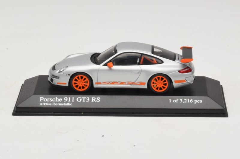 Porsche 911 997 GT3 RS Stříbrný Minichamps 1:43 400066000 Kov