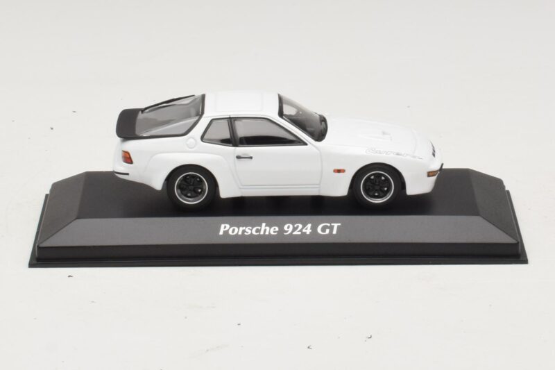 Porsche 924 GT Bílý Maxichamps 1:43 Porsche 924 GT Bílý Maxichamps 1:43 940066121 Kov