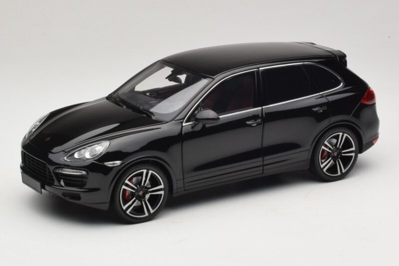 Porsche Cayenne Turbo S 92A Černá Metalíza Minichamps 1:18 110062100 Kov