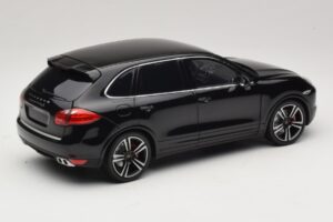 Porsche Cayenne Turbo S 92A Černá Metalíza Minichamps 1:18 110062100 Kov – obrázek 3 z 8