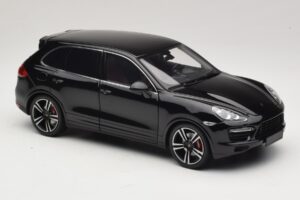 Porsche Cayenne Turbo S 92A Černá Metalíza Minichamps 1:18 110062100 Kov – obrázek 6 z 8
