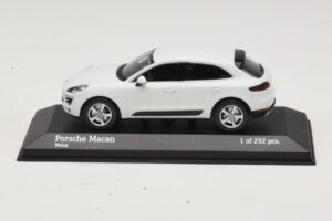 Porsche Macan 95B Bílý Minichamps 1:43 410062601 Kov