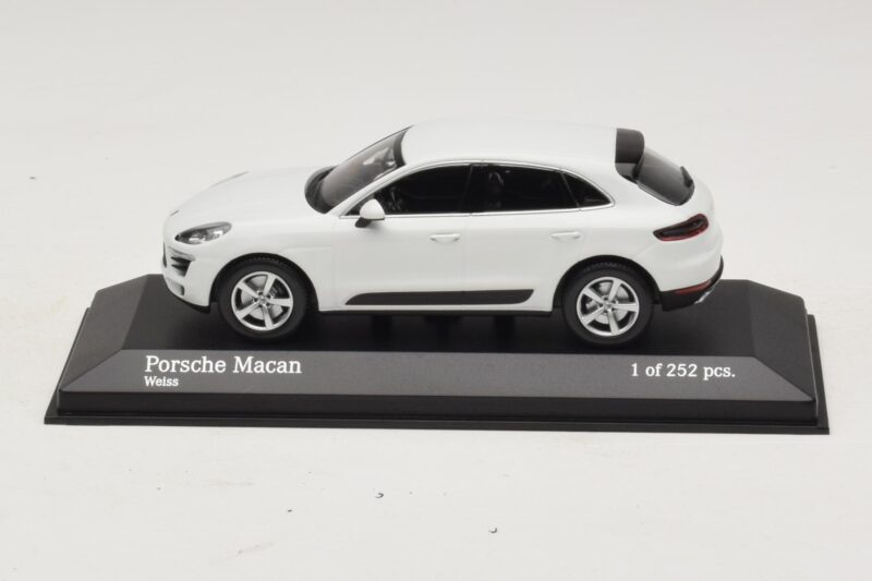 Porsche Macan 95B Bílý Minichamps 1:43 410062601 Kov