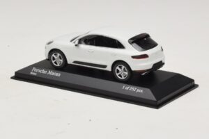 Porsche Macan 95B Bílý Minichamps 1:43 410062601 Kov – obrázek 3 z 4
