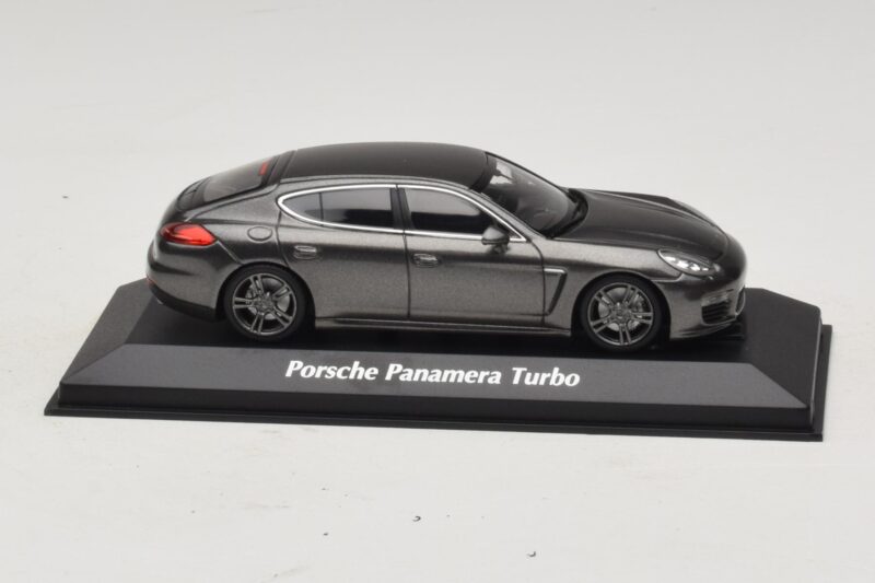 Porsche Panamera 970 Turbo Šedá Metalíza Maxichamps 1:43 940062371 Kov