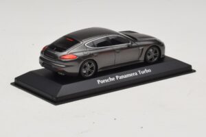 Porsche Panamera 970 Turbo Šedá Metalíza Maxichamps 1:43 940062371 Kov – obrázek 2 z 4