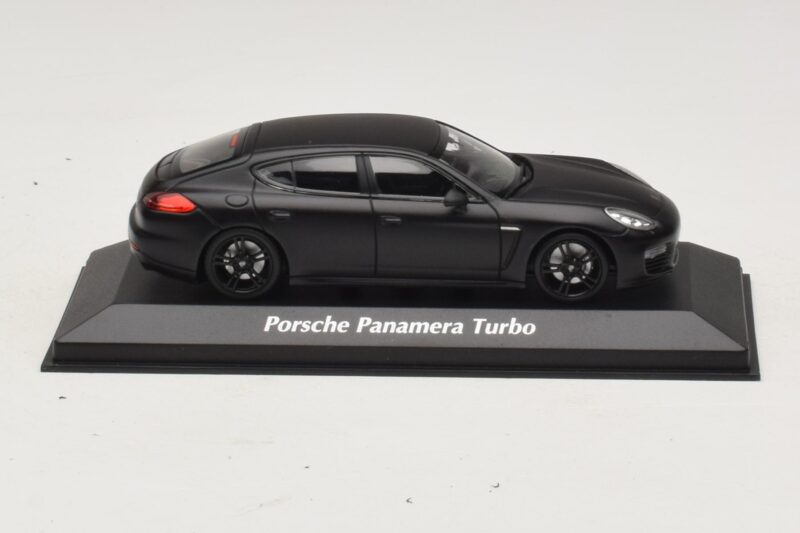 Porsche Panamera 970 Turbo Matná Černá Maxichamps 1:43 Porsche Panamera 970 Turbo Matná Černá Maxichamps 1:43 940062370 Kov